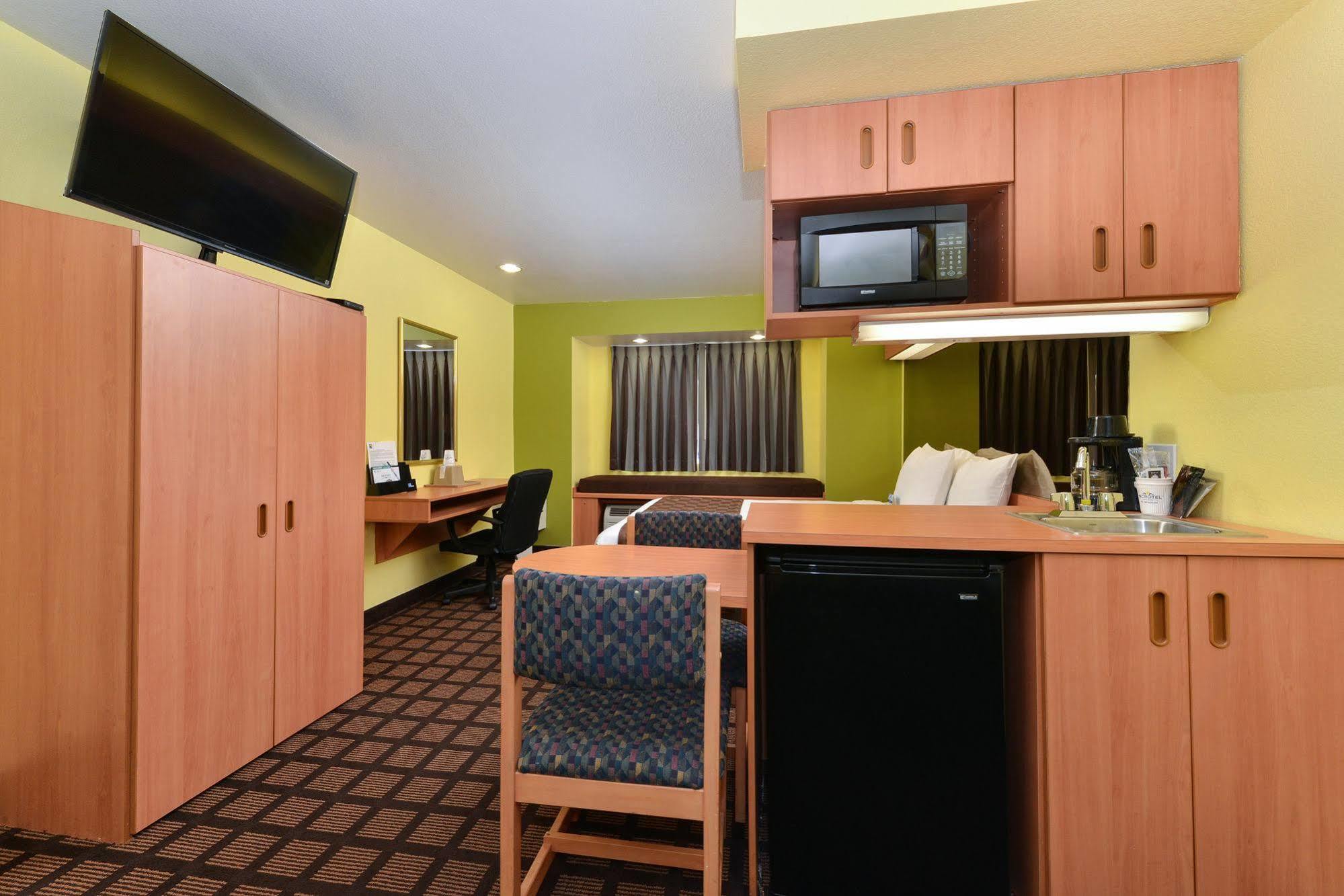 Microtel Inn & Suites By Wyndham Ft. Worth North/At Fossil Fort Worth Exteriör bild